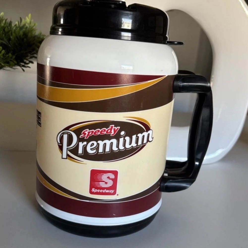 Vintage Speedway Speedy Premium Collectible Plastic Thermos 64 OZ